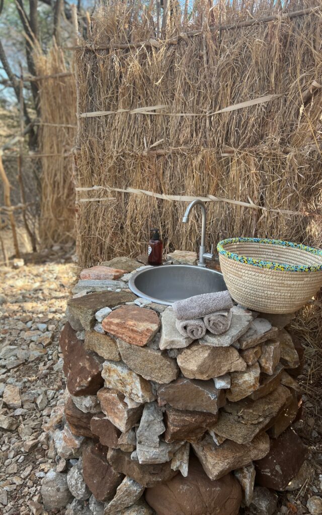 Loo with a view washing sink