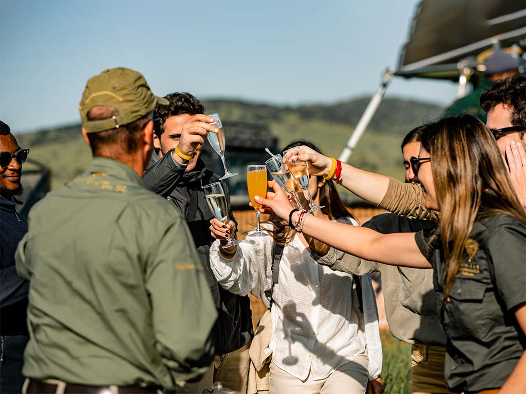 Celebración con champán tras el paseo en globo Miracle Experience Balloon Safari