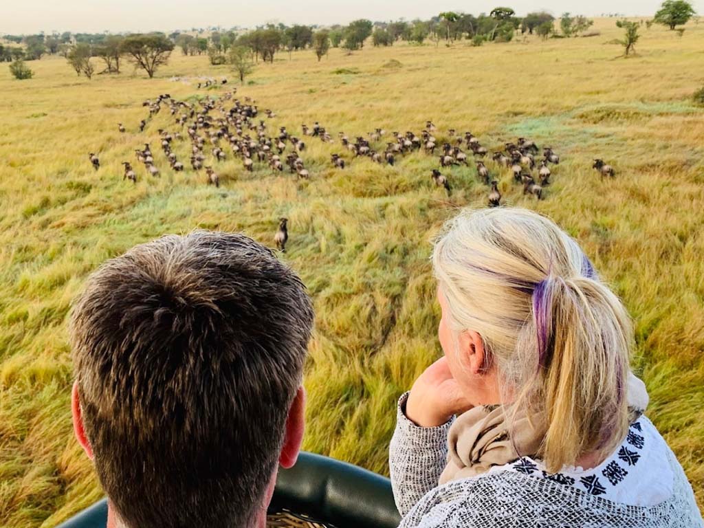 Inolvidable experiencia de tranquilidad y belleza en safaris en globo aerostático sobre las salvajes llanuras de Tanzania.